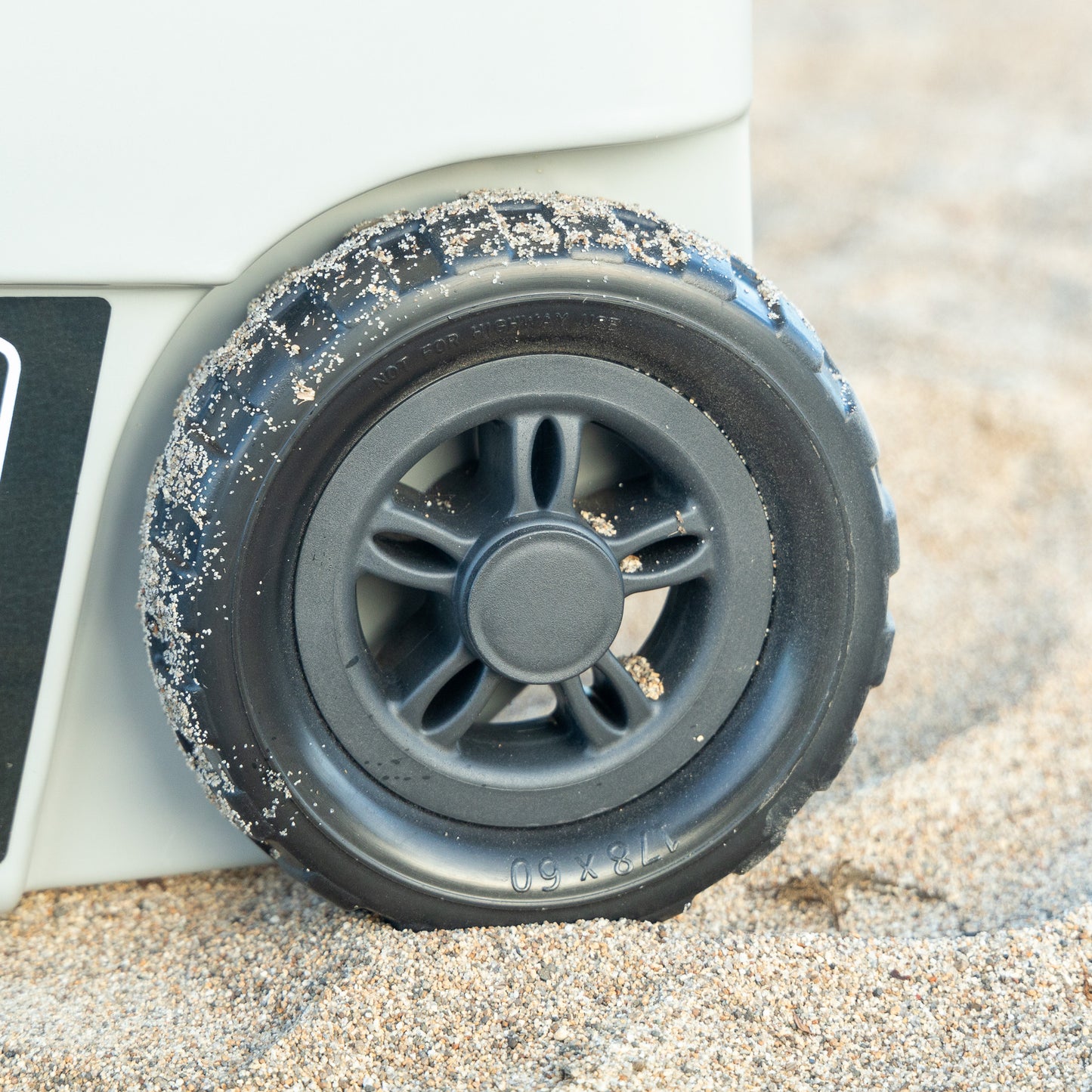 105L chilly bin on wheels